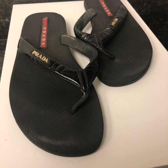 flip flops prada